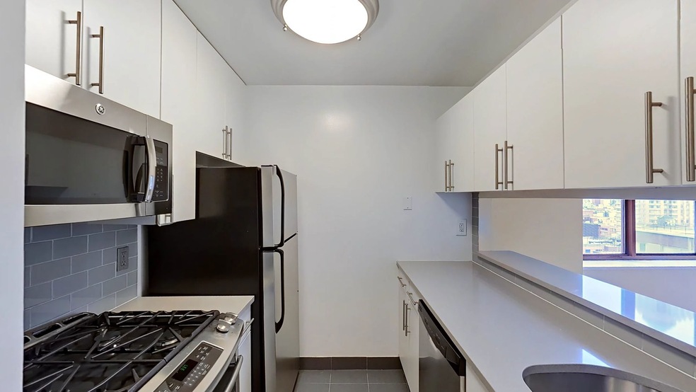 260 W 52nd St unit 10-C, New York, NY 10019 - photo 1