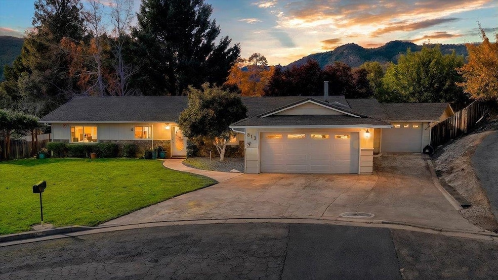 813 Silva Ct, Yreka, CA 96097 - photo 1