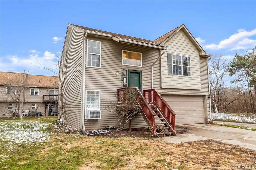 6900 Palos Verdes Ln unit 6, Waterford, MI 48327 - photo 1