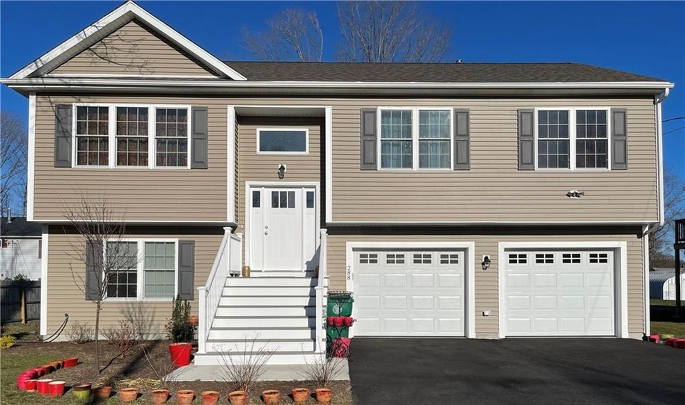 288 Pequot Ave, Warwick, RI 02889 - photo 1