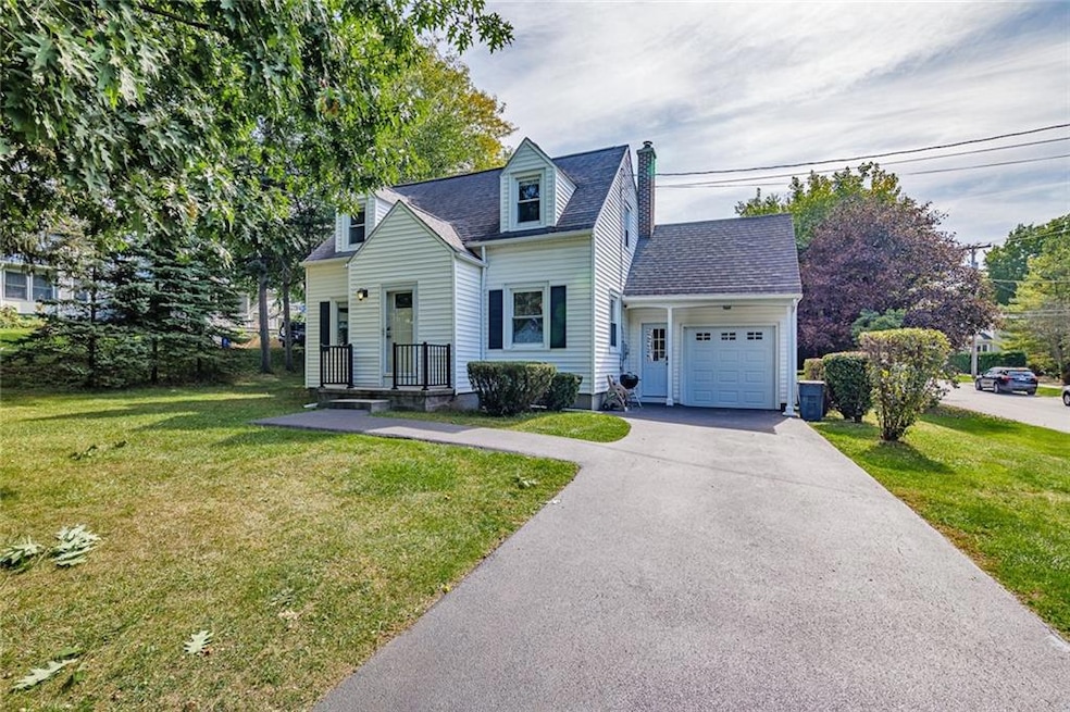 917 Whitney Rd W, Fairport, NY 14450 MLS R1500829