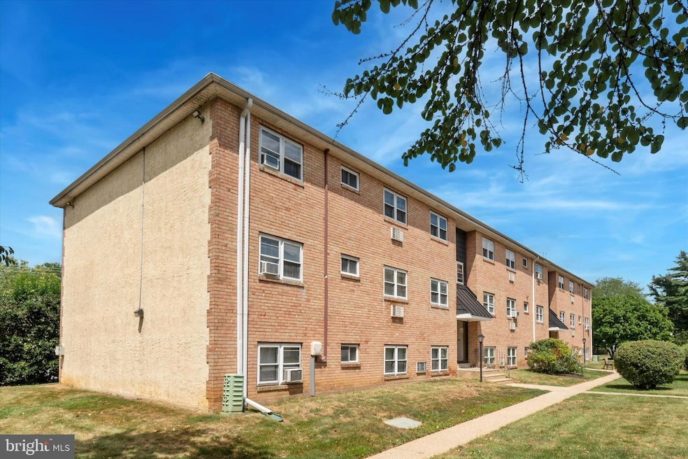 Downingtown Commons unit D23, Downingtown, PA 19335 - photo 1