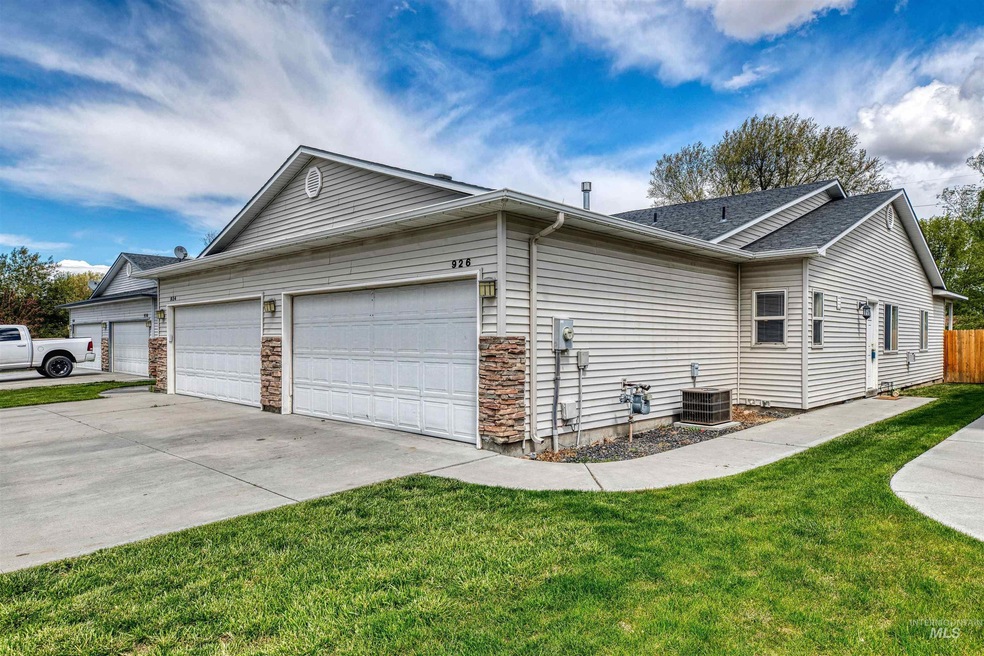 926 S Diamond St, Nampa, ID 83686 - photo 1