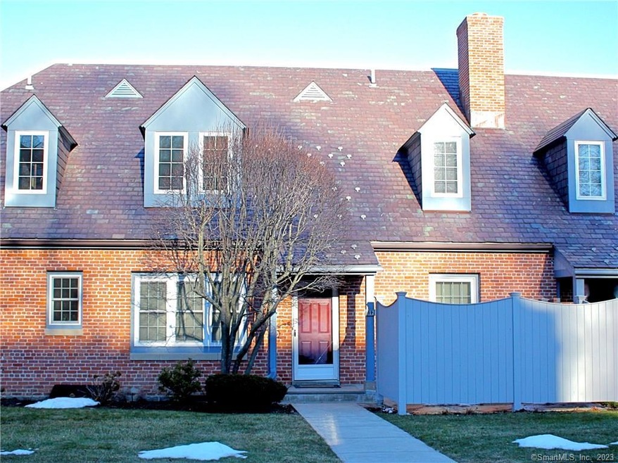 112 Roberton Crossing unit 112, Fairfield, CT 06825 - photo 1