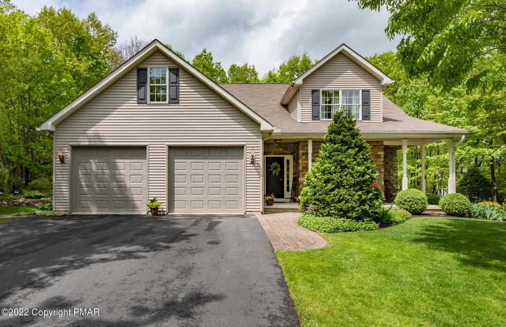 2195 Acorn Ct, Slatington, PA 18080 - photo 1