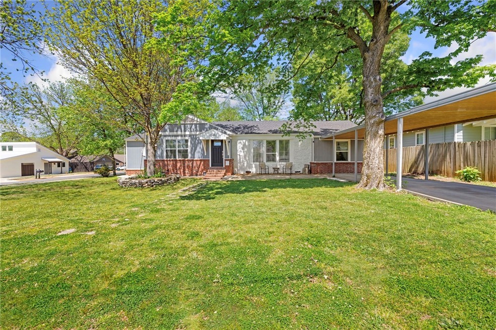 420 NW 7th St, Bentonville, AR 72712 - photo 1