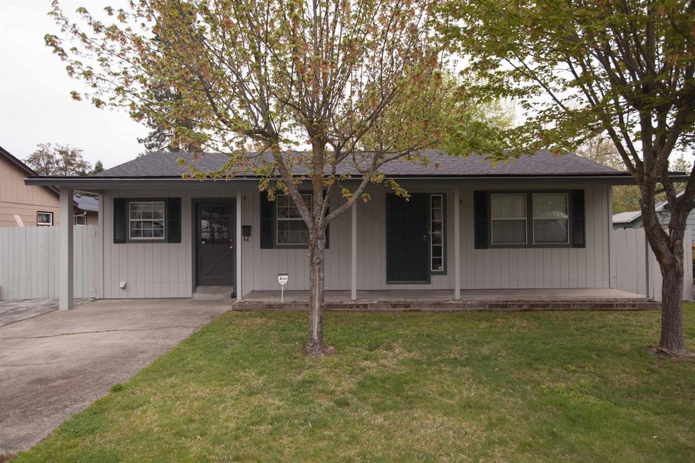 719 SW Greenwood Ave, Grants Pass, OR 97526 - photo 1