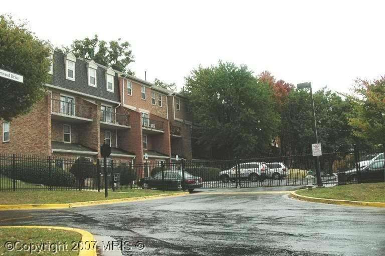 3809 Chesterwood Dr, Silver Spring, MD 20906 - photo 1