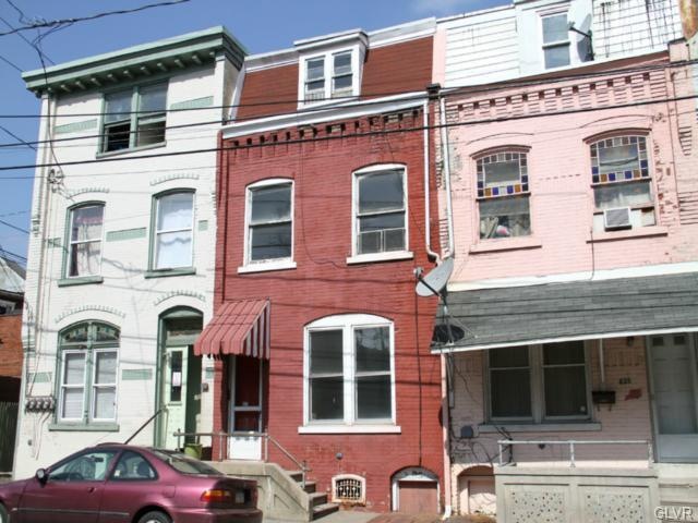 637 W Gordon St, Allentown, PA 18102 - photo 1