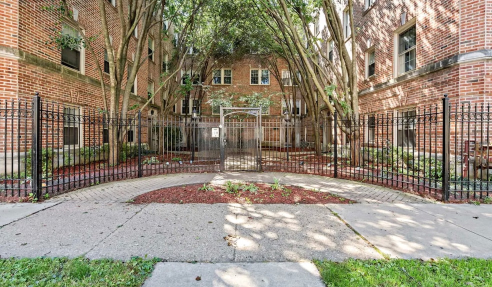 843 E 52nd St unit 1, Chicago, IL 60615 - photo 1