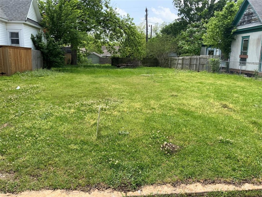 706 W Owing St, Denison, TX 75020 - photo 1