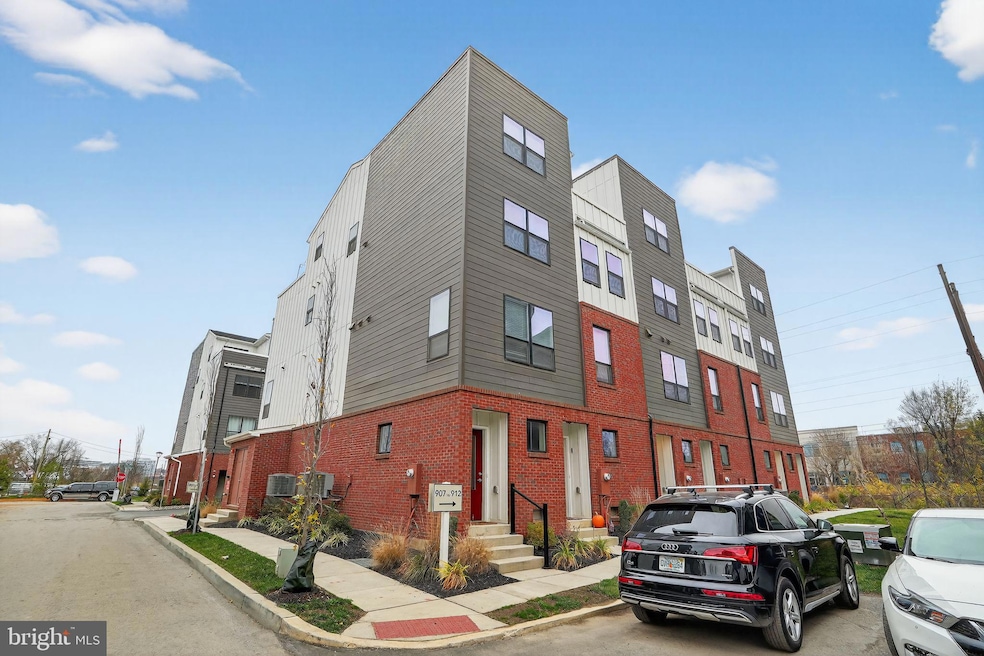 912 Riverplace Dr unit M, Conshohocken, PA 19428 - photo 1