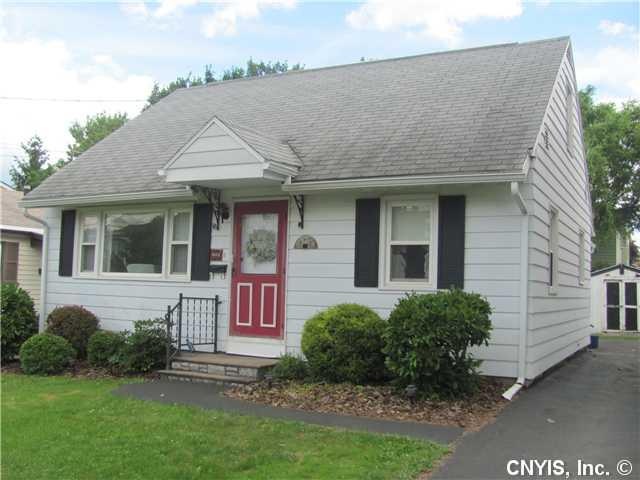 Exterior Front. Welcome to 304 Roxford Rd N. This 