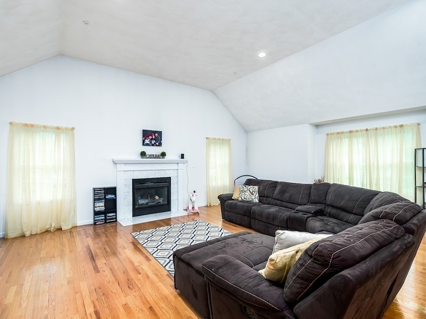 40 Fieldstone Cir, Tewksbury, MA 01876 - photo 1