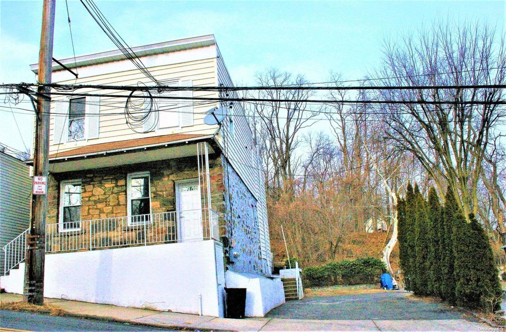 17 Montague St, Yonkers, NY 10703 - photo 1