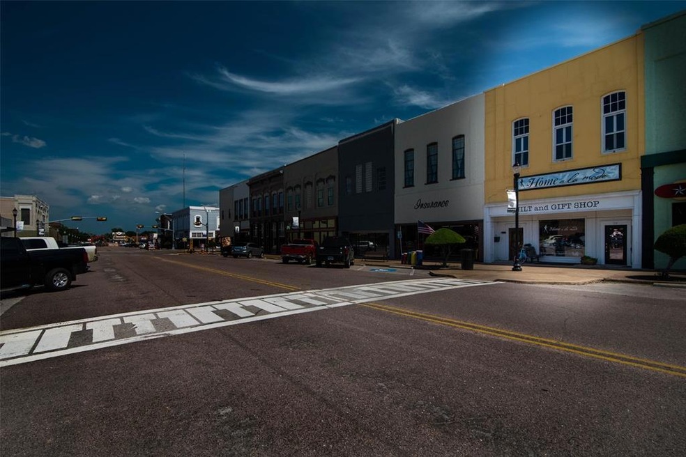 214 W Main St unit 202, Denison, TX 75020 - photo 1