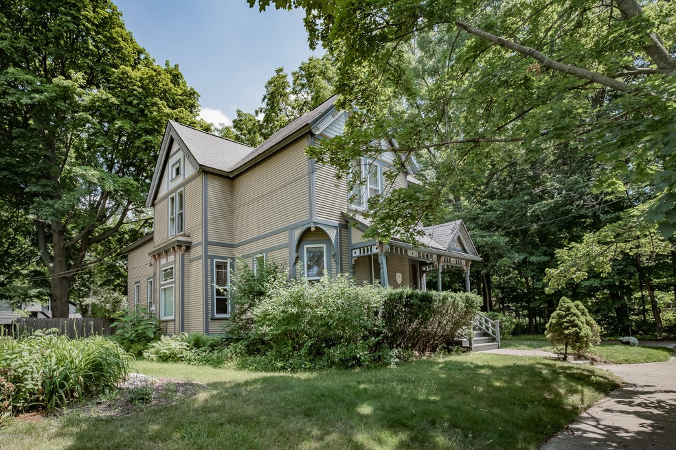 140 Campbell Exterior