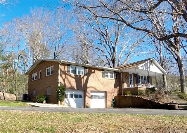 Brick Ranch - Live on 1 Level
