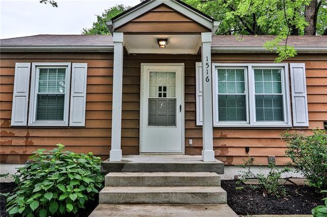 1516 W Sheley Rd, Independence, MO 64052 - photo 1