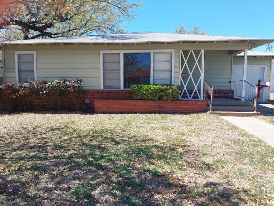 706 Sycamore St, Weatherford, TX 76086 - photo 1