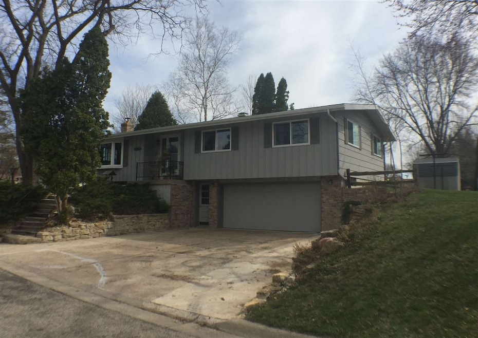 2712 Esser St, Cross Plains, WI 53528 - photo 1