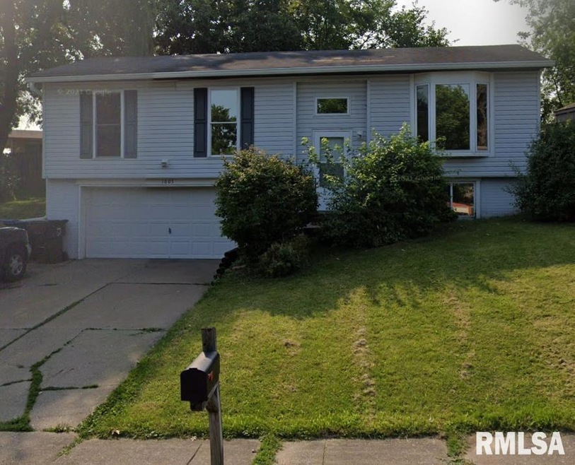 1605 Emerald Dr, Davenport, IA 52804 - photo 1