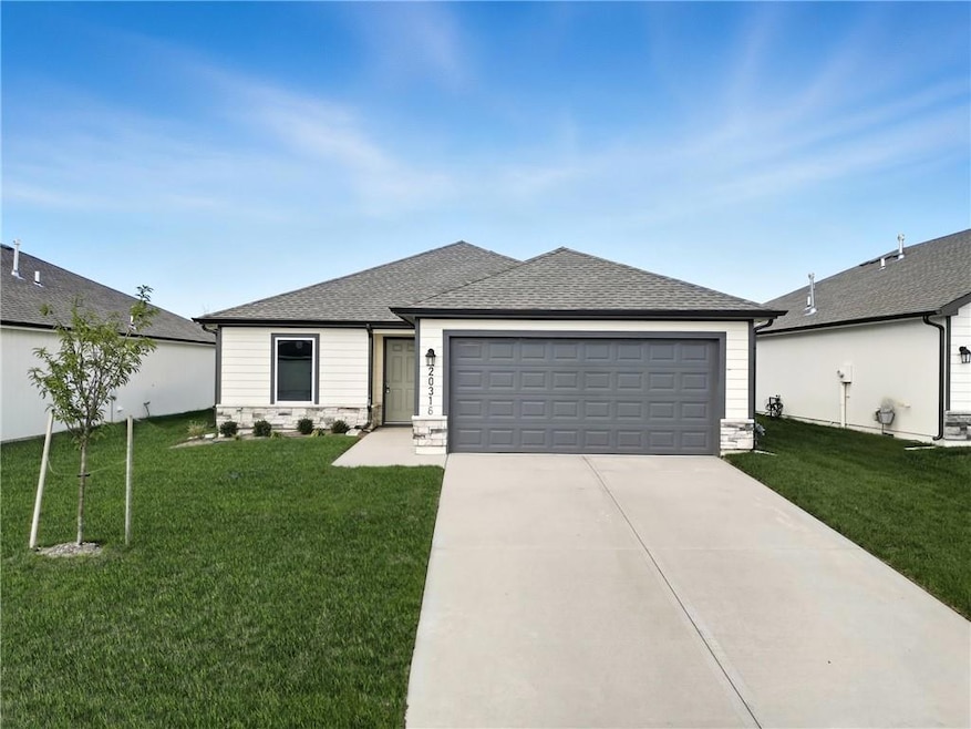 20308 W 194th Terrace, Spring Hill, KS 66083 - photo 1