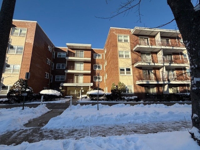 5240 Galitz St unit 304, Skokie, IL 60077 - photo 1