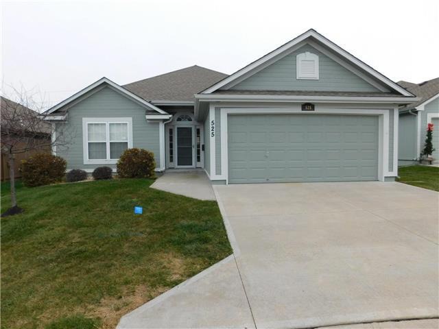 525 Neptune Dr, Raymore, MO 64083 - photo 1