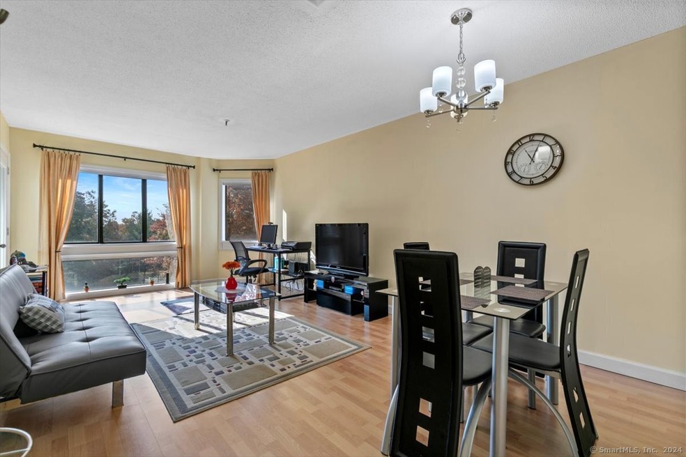 Whitney Commons unit 404, Hamden, CT 06517 - photo 1