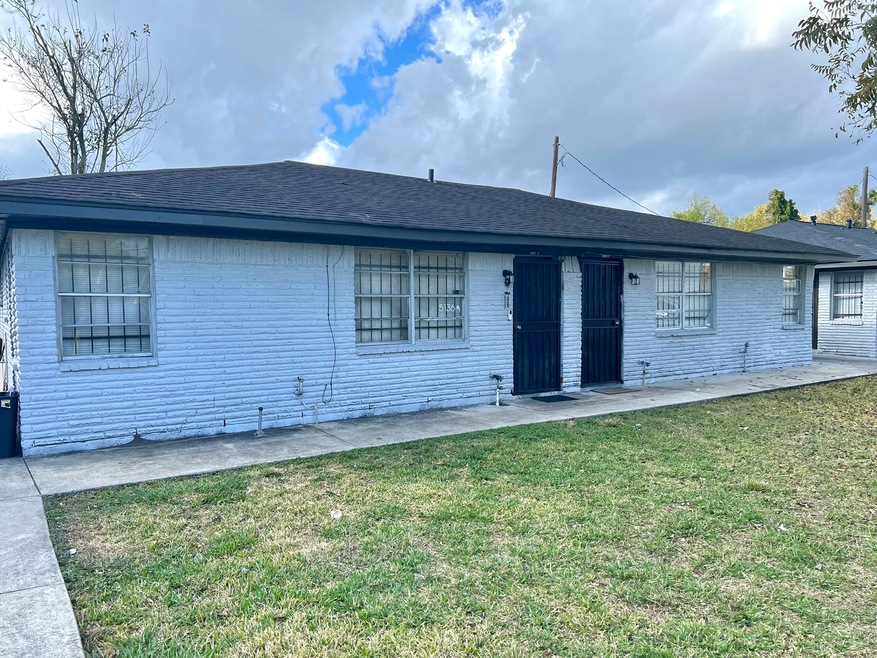 5136 Mallow St unit B, Houston, TX 77033 - photo 1