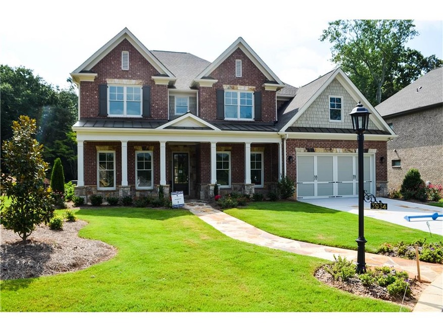 Beautiful homes on private drive!! Large lot front