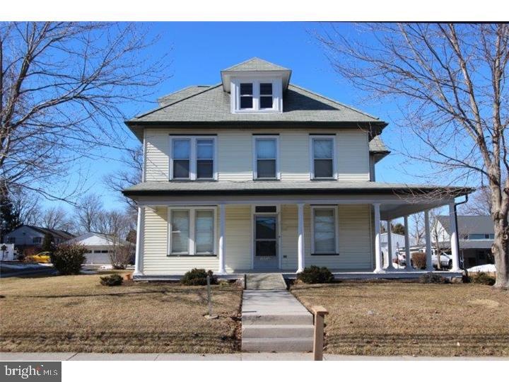 1035 W Main St, New Holland, PA 17557 - photo 1