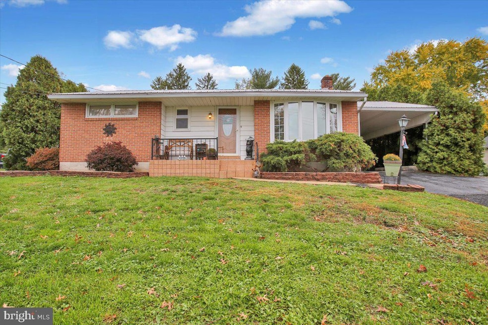 34 Faye Dr, Bechtelsville, PA 19505 - photo 1