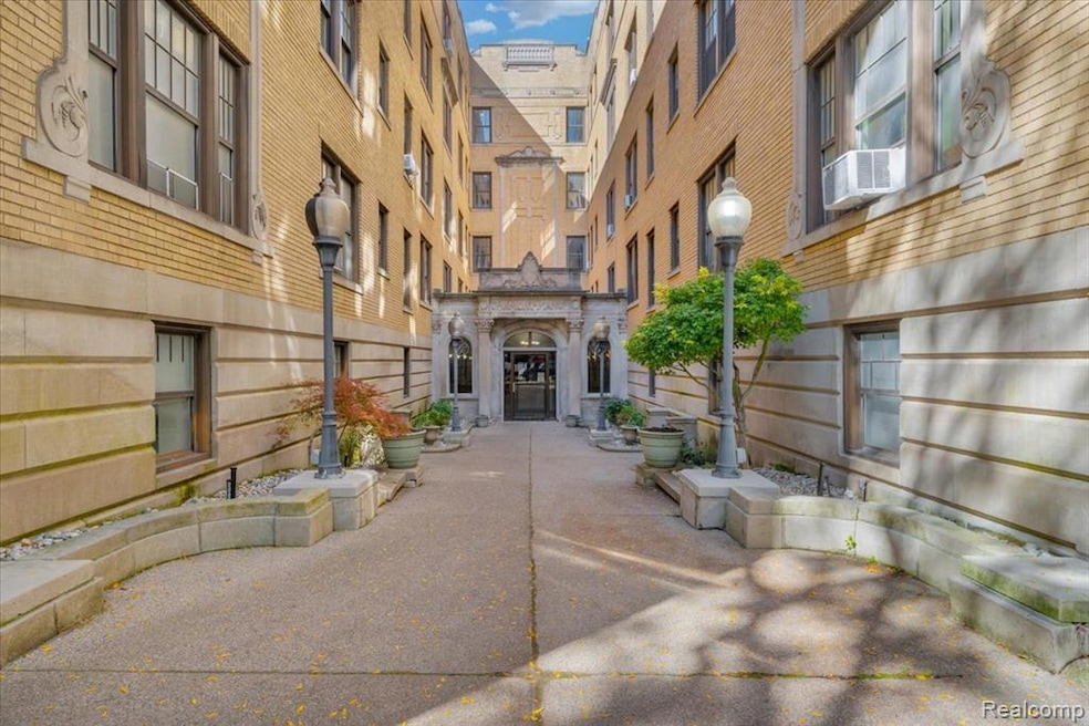 Welcome to Gramont Manor -120 Seward Avenue, Detroit