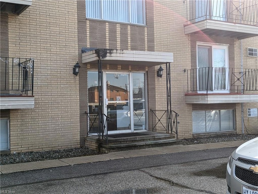 5374 Lee Rd unit 101, Maple Heights, OH 44137 - photo 1