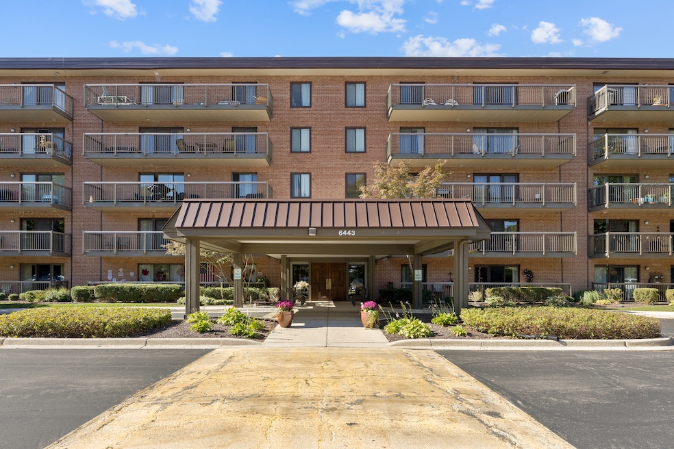 6443 Clarendon Hills Rd unit 206, Willowbrook, IL 60527 - photo 1