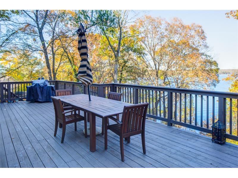 Stunning lake views!