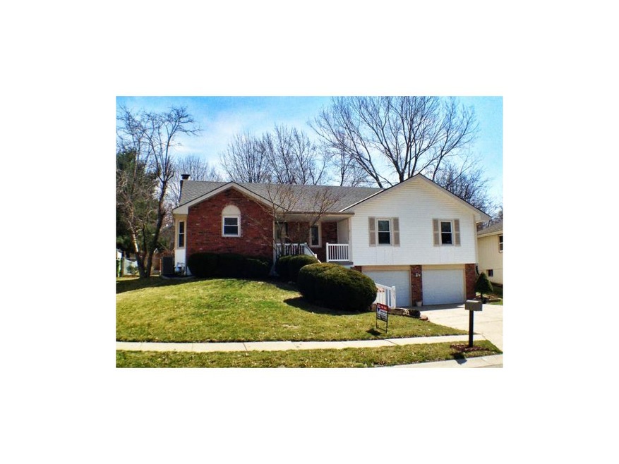 Low maintenance, raised ranch home with vinyl sidi