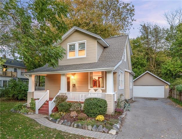 Excellent Location - Walk to Downtown Royal Oak!!