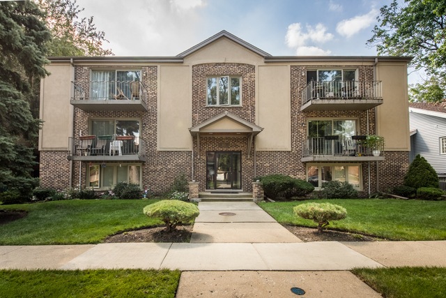 1611 Ashland Ave unit 302, Des Plaines, IL 60016 - photo 1