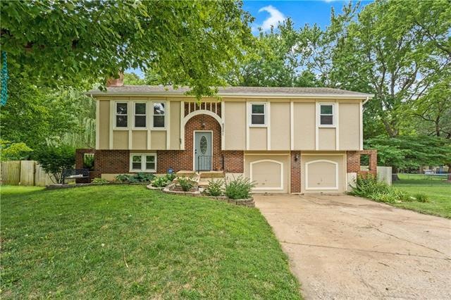 6221 Albervan St, Shawnee, KS 66216 - photo 1