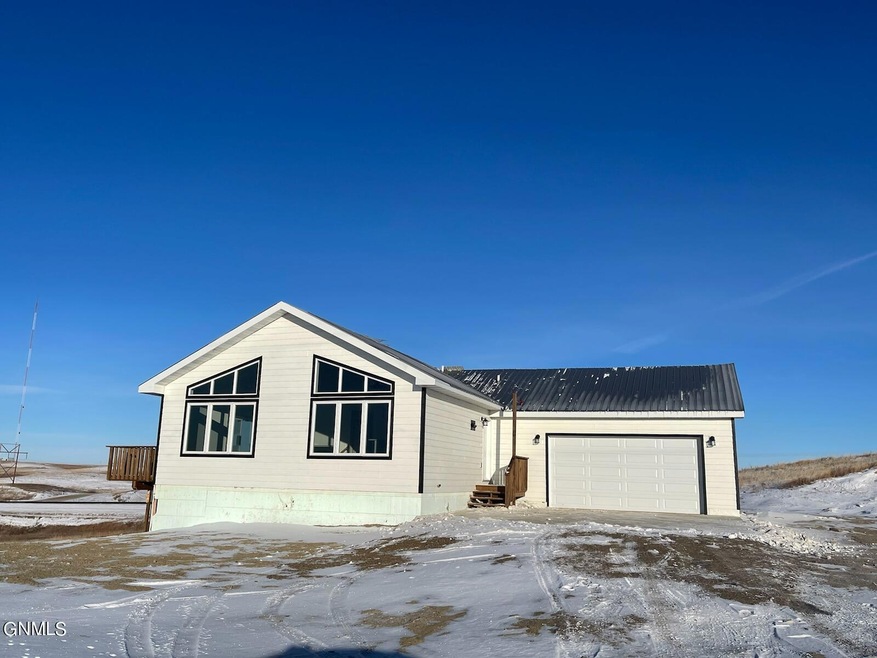 14759 Baxter St, Williston, ND 58801 - photo 1