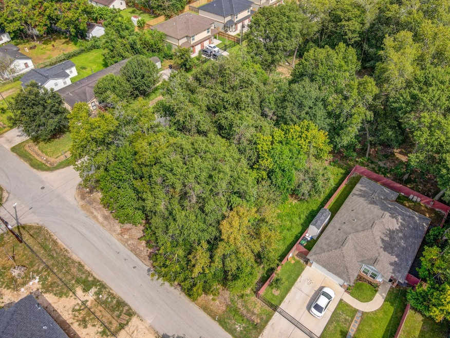 1526 Esther Dr, Houston, TX 77088 - photo 1