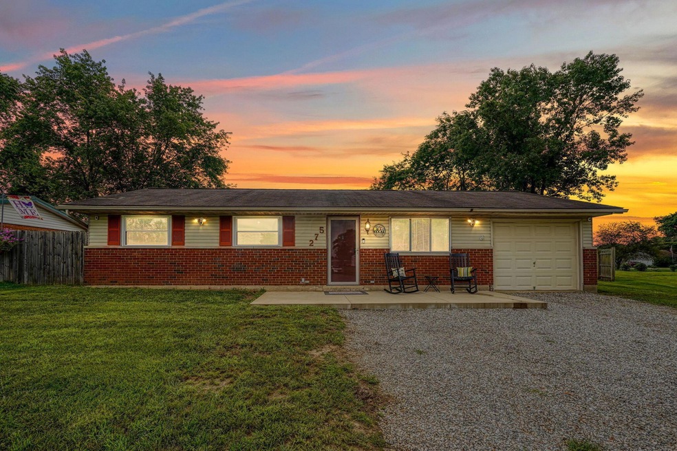 275 Pawnee Dr, Circleville, OH 43113 - photo 1