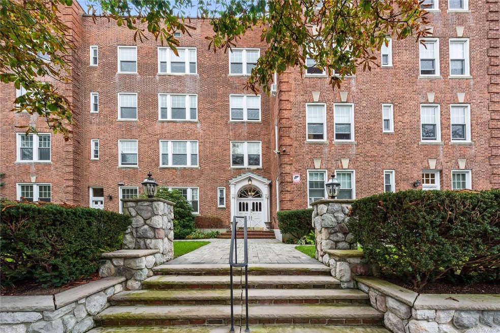 4 Mulford Place unit 3F, Hempstead, NY 11550 - photo 1