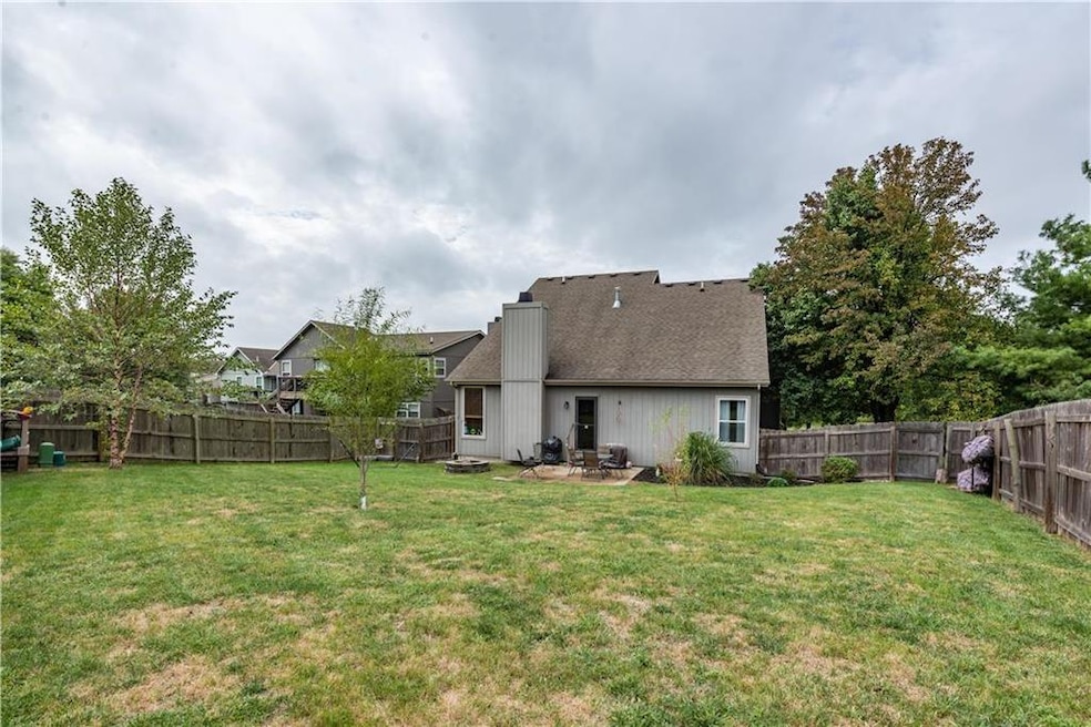 601 S Adams St, Raymore, MO 64083 - photo 1