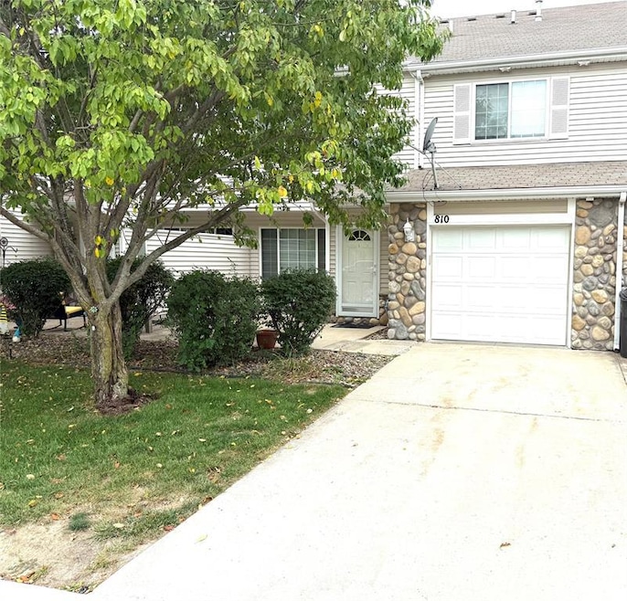 3799 Village Run Dr unit 810, Des Moines, IA 50317 - photo 1