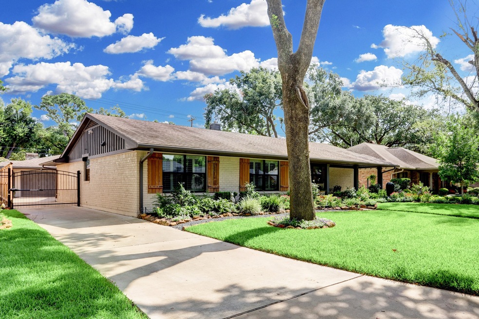 10018 Burgoyne Rd, Houston, TX 77042 - photo 1