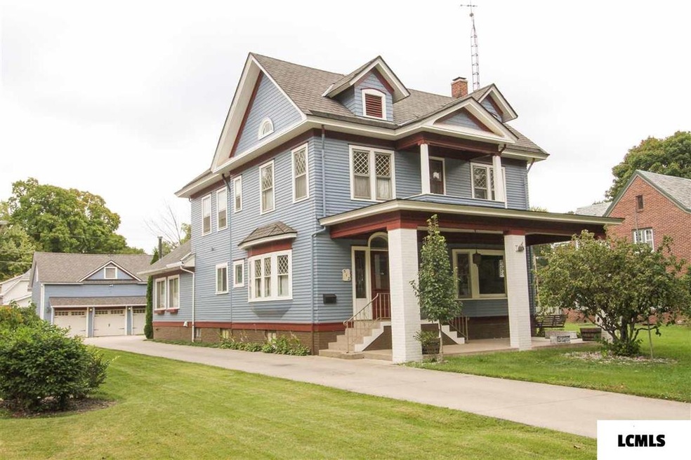 512 Tremont St, Lincoln, IL 62656 - photo 1